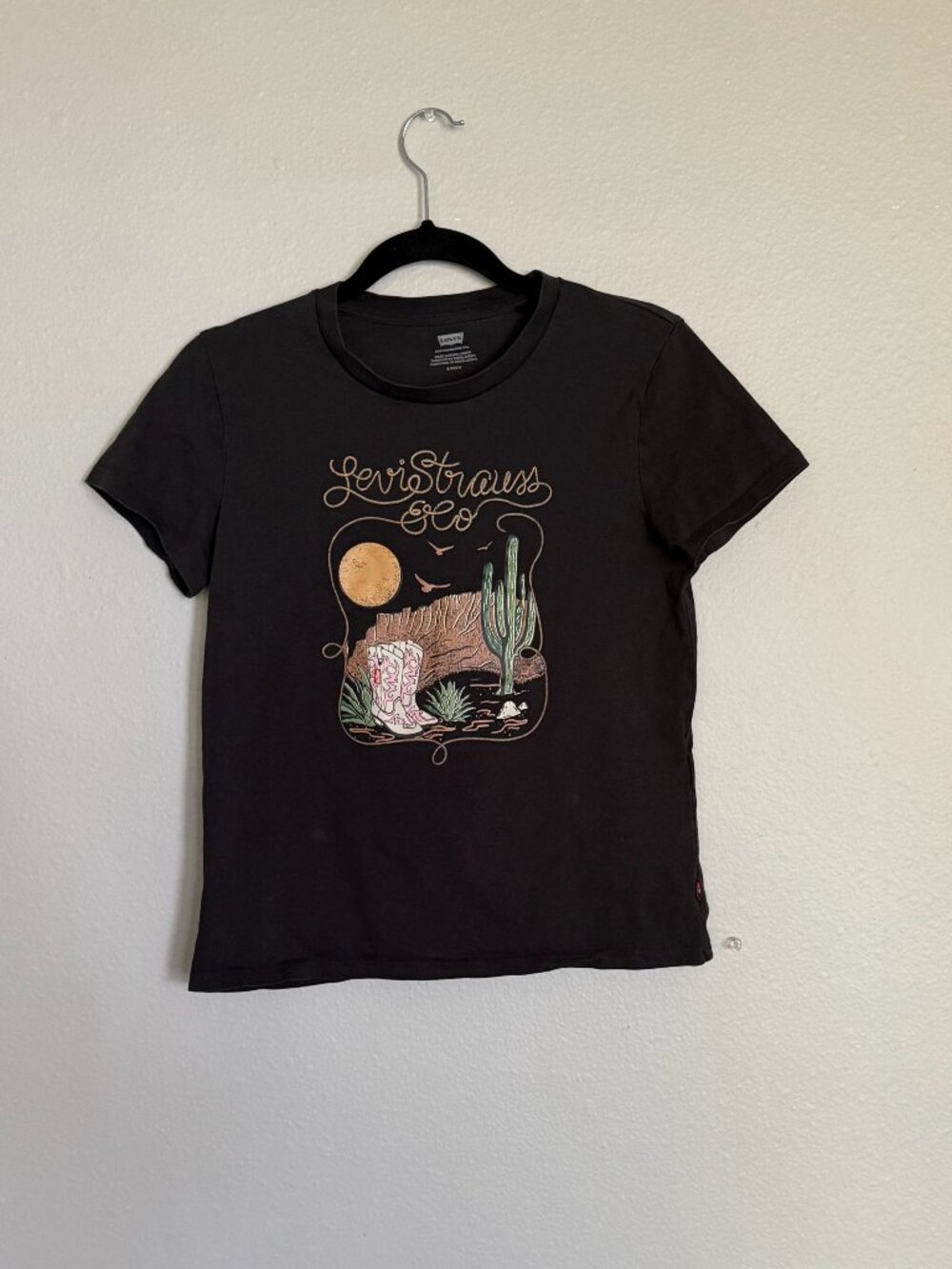 Levi’s Women’s Perfect Tee Pirate Black Western Desert Graphic Shirt Size S